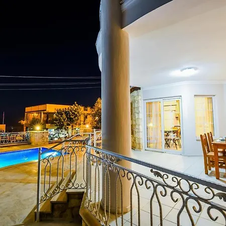 White Cocoon Vila